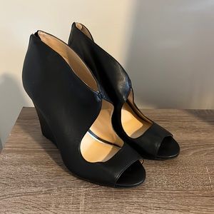 Jessica Simpson black leather wedges